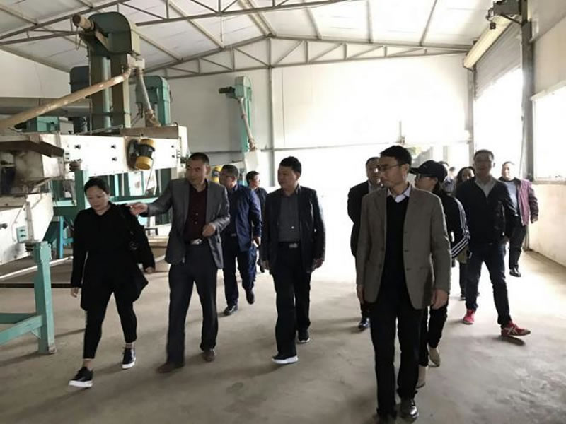 走進(jìn)大涼山，扶貧我們?cè)谛袆?dòng)